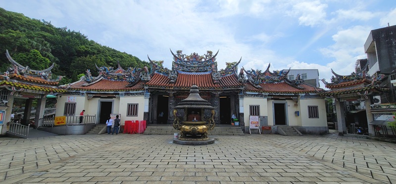 Featured image for “本系協助龜山壽山巖觀音寺建寺280週年雙語導覽和編寫紀念專刊獲致贈感謝狀！”